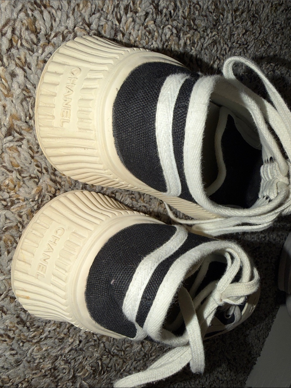 CHANEL Black and Cream Canvas Platform Lace-Up Sneakers - Picture 4 of 4